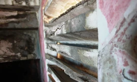 Rùng mình sống trong 'cụ' chung cư chờ sập