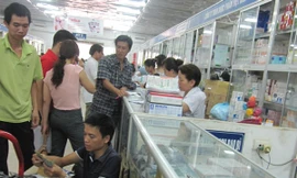 Ngang nhiên đứng ngoài luật?