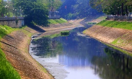 Sông Tô Lịch thơ mộng 2000 năm tuổi bị ‘bức tử’ như thế nào?