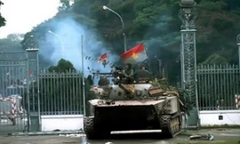 Xe tăng húc đổ cổng chính dinh Độc Lập giờ còn chạy được không?