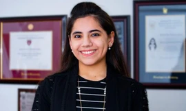 Dafne Almazán, nhà tâm lý học 17 tuổi vừa trúng tuyển chương trình thạc sĩ của ĐH Harvard danh tiếng. Ảnh: Mexico News Daily