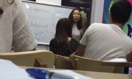 Mà dấu khẩu, mạt sát học viên của cô Tuyến.