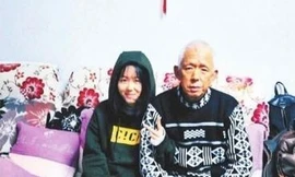 Mặc cha phản đối, Chen vẫn quyết định hiến tủy cho ông. Ảnh: Chinanews. 