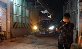 Xe cơ quan công an trong buổi khám nhà ông Nguyễn Hữu Tín