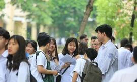 Kết thúc thi Toán: Thí sinh hớn hở, cập nhật lời giải