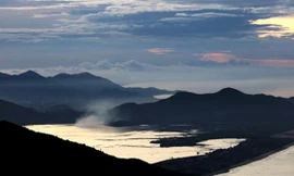 Xứ mây Lũng Vân được coi là nóc nhà xứ Mường Bi.