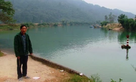 Bên dòng sông Son, anh Thiên đã vớt được nhiều xác chết