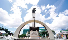 Tượng đài chiến thắng Buôn Ma Thuột nổi tiếng vì điều gì?