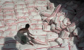 Xếp gạo Thái Lan tại nhà máy ở Bangkok. (Nguồn: AFP/TTXVN)