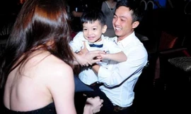 Subeo được ba Cường đô-la đưa đến buổi ra mắt album mới của mẹ Hà Hồ.