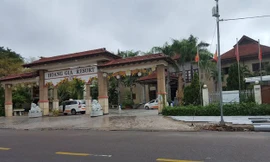 Khách sạn Hoàng Gia, địa chỉ 01 (Hàn Mặc Tử, TP Quy Nhơn) - nơi làm của ông Trần Duy Tùng vừa bị khám xét. Ảnh: Tr.Định