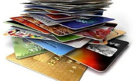 Có từ 20-25 loại phí "đè" lên vai các chủ thẻ.