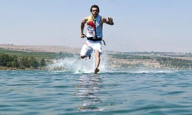 Con người không thể đi trên mặt nước