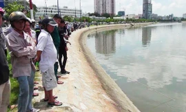 Đi vớt cá, bé 7 tuổi bị trượt xuống kênh mất tích