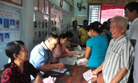 Cử tri bỏ phiếu