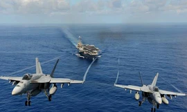 Hải quân Trung Quốc đã có hành động đe dọa 4 chiếc F-18 Super Hornet của Hải quân Mỹ trên quần đảo Kalayaan ở Biển Đông.