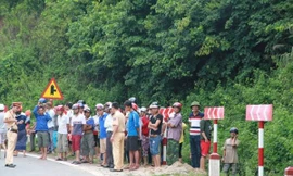 Vụ tai nạn khiến hai thanh niên đi trên xe môtô thiệt mạng tại chỗ. Ảnh: Hưng Thơ.