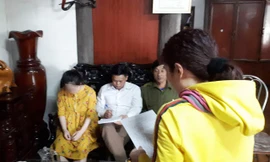 Bà Phan Thị Nghĩa đọc thư xin lỗi giáo sinh P.T.H và gia đình 