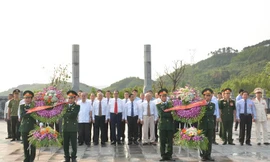Tổng Bí thư Nguyễn Phú Trọng cùng lãnh đạo các bộ, ban ngành tại Khu lưu niệm Tổng Bí thư Hà Huy Tập.