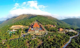 Chùa Ba Vàng nổi tiếng vì điều gì?