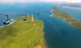 Khám phá vẻ đẹp Nam Phú Quốc nhìn từ cáp treo Hòn Thơm