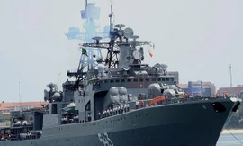 Ngắm tàu săn ngầm 'khủng' của Nga ở Cam Ranh