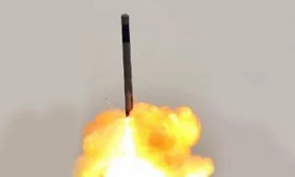 Tên lửa hành trình siêu thanh tấn công từ mặt đất BrahMos. (Nguồn: PTI) 
