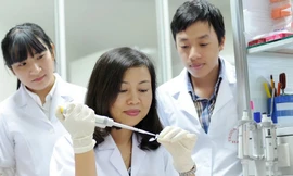 Chị Trần Vân Khánh là người Việt Nam đầu tiên triển khai thành công quy trình điều trị gen cho bệnh loạn dưỡng cơ Duchenne ở mức độ tế bào. Ảnh: NVCC 