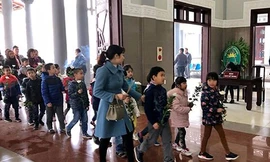 Xúc động các bạn nhỏ tới viếng Hải An - cô bé có trái tim nhân hậu