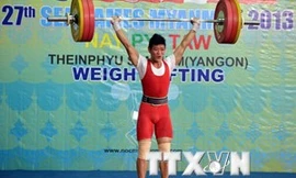 VĐV Thạch Kim Tuấn thi ở cử đẩy đạt 156kg tại SEA Games 27. (Ảnh: Thanh Hà/TTXVN) 