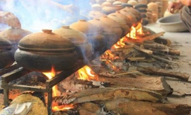 Dân làng Vũ Đại thức trắng đêm làm cá kho bán Tết