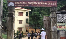 Hối hả dọn bùn chuẩn bị năm học mới