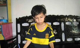 Thần đồng Lâm Chí Hiếu tính tình trầm lặng, giao tiếp chậm chạp, rụt rè. 