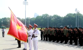 Tuổi trẻ Bộ Tư lệnh Cảnh vệ báo công dâng Bác