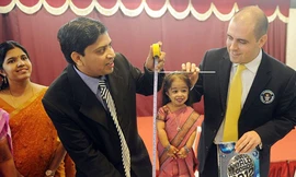 Cô bé lùn nhất thế giới muốn trở thành sao