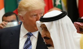 Tổng thống Mỹ Donald Trump cùng quốc vương Salman bin Abdulaziz Al Saud của Ả-rập Saudi
