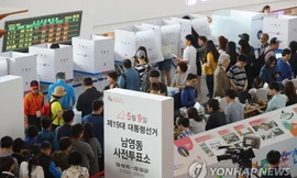 Một điểm bỏ phiếu sớm ở Seoul ngày 5/5