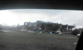 Một phần tường của Trung tâm Hàng không Vũ trụ Mỹ (NASA) ở New Orleans, bang Louisiana bị đổ sập