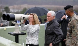 Phó Tổng thống Mỹ Mike Pence tại Paju, bên trong DMZ hôm 17/4.