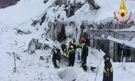 Vụ lở tuyết chôn vùi một khách sạn ở Italia