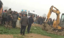 Lực lượng cứu hộ nỗ lực giải cứu bé gái 12 tuổi bị mắc kẹt dưới giếng sâu