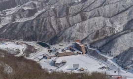 Cảnh vắng hoe ở khu trượt tuyết siêu sang của Triều Tiên