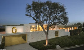 Biệt thự giá 100 triệu đô kèm siêu xe dát vàng