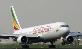 Cướp máy bay chở hơn 200 người để tự sát