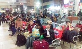 Tại bến xe Miền Đông đã bắt đầu đông hành khách.