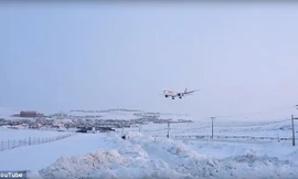 Chiếc máy bay Boeing 777 của hãng Hàng không Quốc tế Thụy Sỹ bị hỏng động cơ đang hạ cánh xuống sân bay Iqaluit 