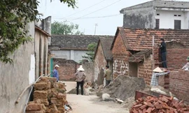 Đối thoại với dân làng Đường Lâm