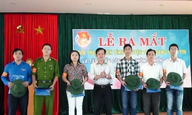 Thành viên Đội thanh niên tình nguyện Thắp sáng niềm tin của TP Đà Nẵng - Ảnh TN