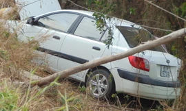 Chiếc bị nằm gọn dưới mương lề 