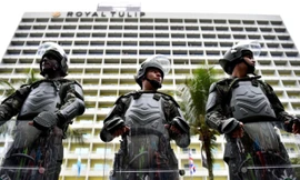 Tuyển Anh được bảo vệ trong 'vòng thép' của các tay súng